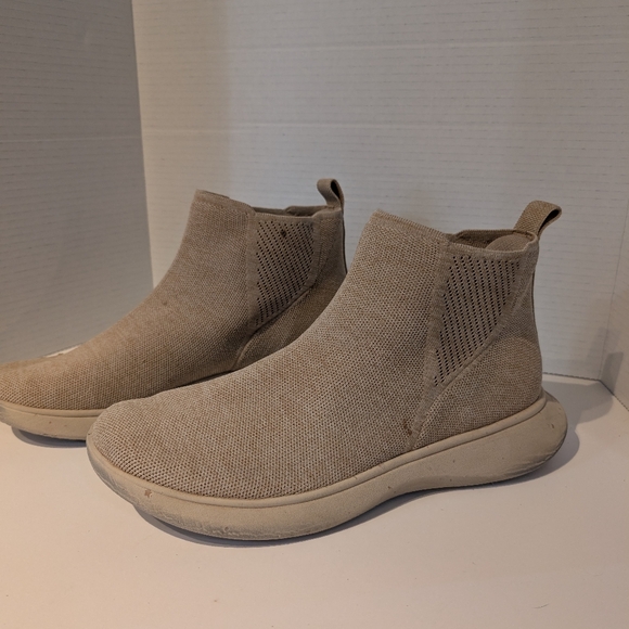 Vivaia Urban Slip On Mesh Sneaker Boots Size 44 EU -11.5/12:US Tan - Picture 1 of 15